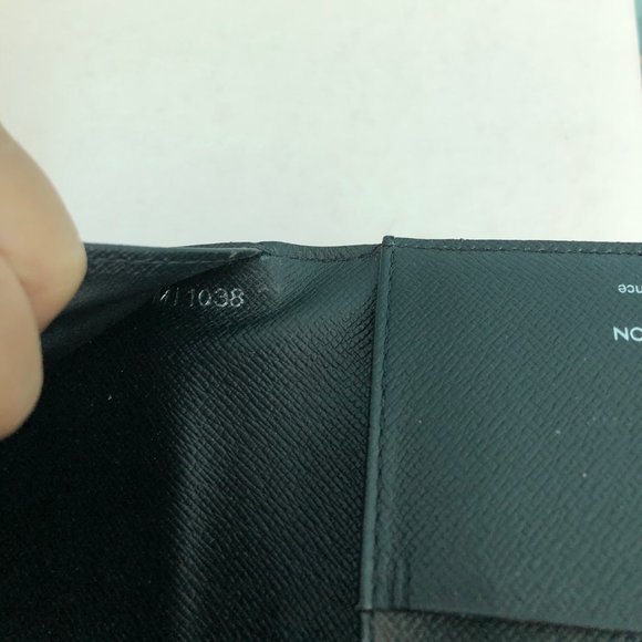 AUTHENTIC LOUIS VUITTON EPI EUGENE WALLET - Picture 7 of 8